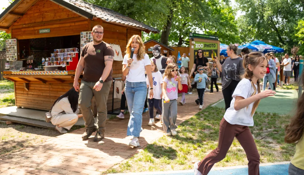 Osijek, 9. 5. 2026., Obiteljski dan u ZOO vrtuhranjenje životinja; djeca; obitelji; obieljski dan; ZOO vrt; timaritelj; životinje