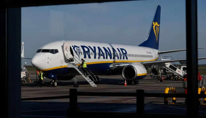 (FILES) An aircraft of low-cost Irish airline Ryanair is prepared pre-flight at the Berlin-Brandenburg airport in Schoenefeld near Berlin, on April 4, 2024. Irish budget airline Ryanair announced plans on April 24, 2026 to cut Berlin flights, blaming German aviation taxes and the airport's fees La compagnie a?rienne irlandaise Ryanair a annonc? vendredi qu'elle allait relocaliser ses avions actuellement bas?s ? Berlin, invoquant des taxes trop ?lev?es, ce qui divisera par deux son offre de vols au d?part et ? destination de la capitale allemande ? partir d'octobre. (Photo by David GANNON/AFP)