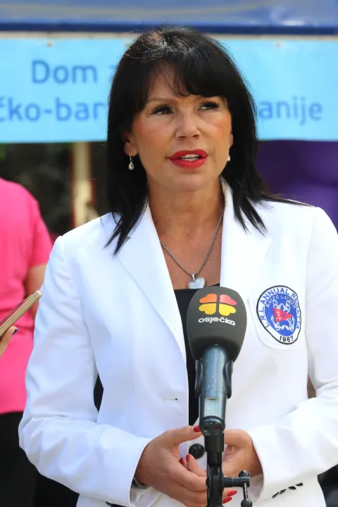 Osijek, 11. 05. 2026, Trg slobode, Obilježavanje Nacionalnog dana palkijativne skrbi, Nacionalni dan palijativne skrbi. Justinia Steiner, ravnateljica Doma zdravlja OBŽ.snimio GOJKO MITIĆ