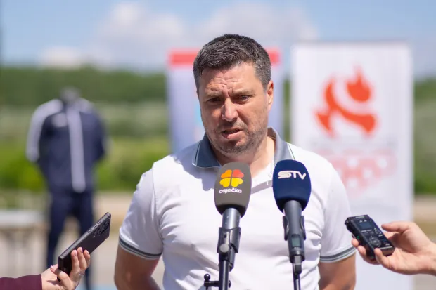 Osijek, 11. 5. 2026., Podjela sportske opreme, Iktus Igor Ružička; sport; oprema; sportovi; Iktus; sportska oprema; županija; klubovi; sredstva; potpora; sportski klub