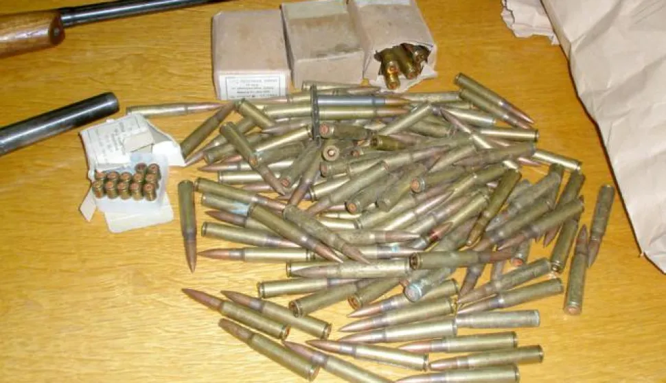 ?9.9.2013.Osječka policija zaplijenila marihuanu vrijednu vie od 50.000 kuna, oruje, streljivo i vie od 70 kilograma duhana.duhan, trava, marihuana, foto:Sandra Lacić------CRNA2 ST