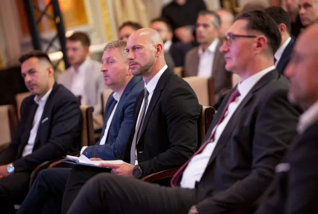 Zagreb, 12.05.2026. - U organizaciji Hrvatske udruge data centara oržala se "Croatian Data Center Summit 2026", prva velika konferencija u Hrvatskoj posvećenu data centrima i digitalnoj infrastrukturi. Europska ulaganja u data centre do 2031. procjenjuju se na 176 milijardi eura (EUDCA), a Hrvatska je trenutno prva u CEE regiji po godi&scaron;njem rastu kapaciteta. Konferencija prvi put na jednom mjestu okupila međunarodne stručnjake, investitore i regulatore koji oblikuju to trži&scaron;te. Na slici ministar pravosuđa, uprave i digitalne transformacije Damir Habijan.foto HINA/ Sa&scaron;a KOLJAN/ sk