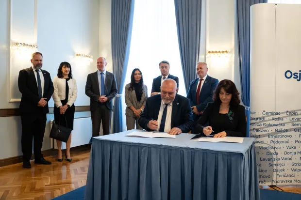 Osijek, 14. 5. 2026., Potpisivanje ugovora, obrtnici i županijaStjepan Birović; Nata&scaron;a Trami&scaron;ak; ugovori; obrtnici; županija; obrtnička komora; 