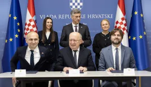 Zagreb, 14.05.2026 - Povjerenika Europske komisije za obranu i svemir Andrius Kubilius (C), ministar obrane Ivan Anu&scaron;ić (L) i ministar financija Tomislav Ćorić (D) potpisali su sporazum o zajmu u okviru instrumenta "Sigurnosna inicijativa za Europu" (SAFE) u Banskim dvorima. Na slici Andrej Plenković, Andrius Kubilius, Ivan Anu&scaron;ić, Tomislav Ćorić.foto HINA/ Damir SENČAR/ ds