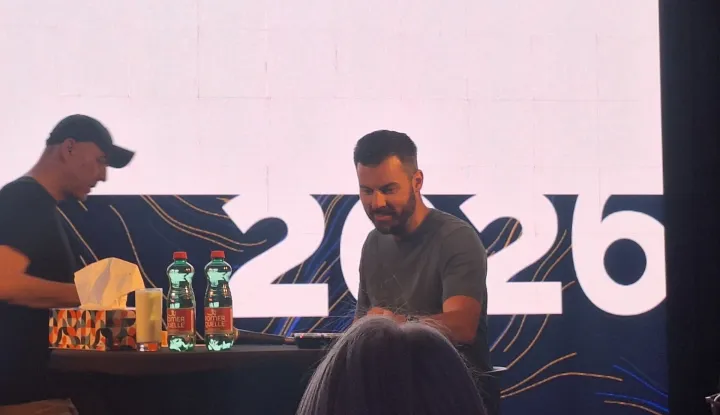Mislim da bi se jako malo ljudi mijenjalo za moj život, za mojih zadnjih 16 godina. Nemam potrebu se dokazivati. Ima drugih stvari u životu koje jo&scaron; želim ostvariti", rekao je Mate Rimac, CEO Bugatti Rimca na ovogodi&scaron;njem 19. Job Fairu održanom ovaj tjedan u Zagrebu u sklopu programa Hot Talk u kojem je odgovarao na razna pitanja i pritom konzumirao hranu s umacima različitih ljutina koji su simbolično predstavljali razinu zanimljivosti pitanja. 