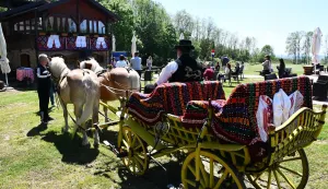 04.05.2021., Bukovlje/ Slavonski Brod - "Dozivi domace - istrazi ruralnu Hrvatsku" - naziv je kampanje koju je predstavila ministrica turizma i sporta Nikolina Brnjac. Ona je tom prigodom govorila o znacaju kampanje i vaznosti ruralnog turizma. Kampanja je predstavljena u mjestu Bukovlje, na lokaciji Eko-etno salasa Savus, a uz ostalo je o ciljevima kampanje i njenu provodjenju govorila i&nbsp; voditeljica Udruge ruralnog turizma Hrvatske Aleksandra Kuratko Pani, te predstavnica Hrvatske turisticke zajednice Andreja Vukojevic.rPhoto: Ivica Galovic/PIXSELL