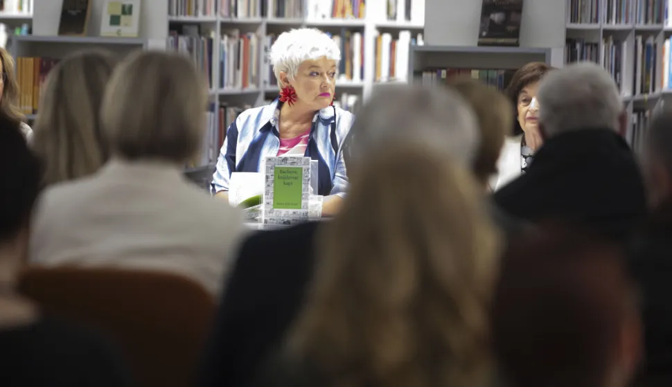 Osijek, 14.05.2026 - U sklopu 12. Zagreb Book Festivala održao se razgovor s autoricom Helenom Sablić Tomić oko njezine nove zbirke mini eseja "Bachove književne kapi". Na fotografiji Helena Sablić Tomić, Karolina Lisak Vidović, Dubravka Oraić Tolić. foto HINA/ Daniel KASAP/ dk