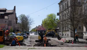 Osijek, 7. 4. 2026., Slobodnjaciradovi; gradnja; obnova; ceste; cesta; kolnik; kolnici; prometnica; prometnice; centar; promenada; Kino Urania; parking; Sakuntala park; radnici; gradnja