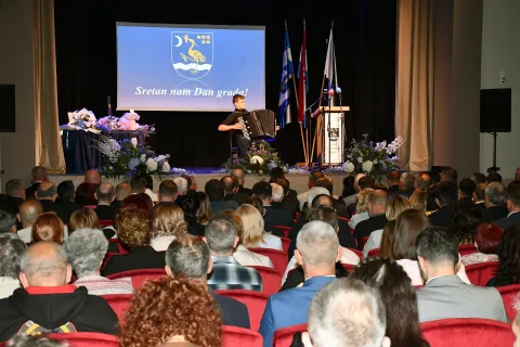 Slavonski Brod, 15.05.2026. - Svečana sjednica povodom Dana grada Slavonskog Broda i blagdana Svetog Ivana Nepomuka, za&scaron;titnika grada. foto HINA/ tm