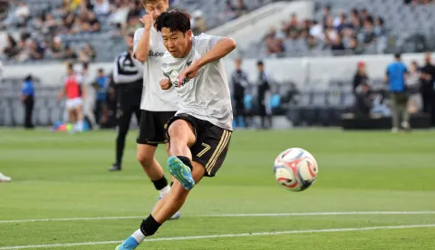 LOS ANGELES, CALIFORNIA - MAY 10: Son Heung-Min #7 of Los Angeles FC warms up prior to the MLS match between Los Angeles Football Club and Houston Dynamo FC at BMO Stadium on May 10, 2026 in Los Angeles, California. Kevork Djansezian/Getty Images/AFP (Photo by KEVORK DJANSEZIAN/GETTY IMAGES NORTH AMERICA/Getty Images via AFP)