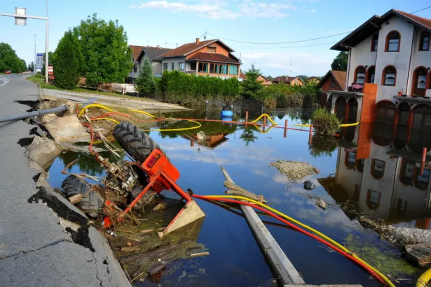 novosti...gunja...28.05.2014.danas ulazak u gunju moguc cestom i od pravca drenovci (19.05.2014. galerija GS od iste strane, ali iz camca)foto gordan panic