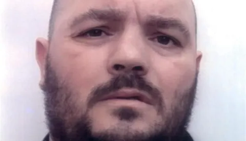 Drni&scaron;, 17.05.2026. - Građani su pozvani da ako naiđu na Kristijana Aleksića osumnjičenog za ubojstvo 19-godi&scaron;njeg mladića u Drni&scaron;u da mu se ne približavaju jer je opasan i vjerojatno naoružan, upozorilI su iz PU &scaron;ibensko kninske u nedjelju. foto HINA/ PU &scaron;ibensko- kninska/ tm