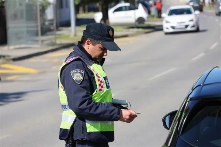 Policija kontrola akcija prometna kazna ilustracija