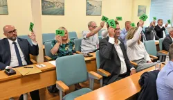 Vukovar, 17.07.2025. - U Gradskoj vijećnici Grada Vukovara održana je 2. konstituirajuća sjednica Gradskog vijeća Grada Vukovara. Sa 12 za i 6 suzdržanih izabran je za predsjednika Gradskog vijeća Ivan Bendra, te je Gradsko vijeće konstituirano. foto HINA/ Gordan Panić/ tm
