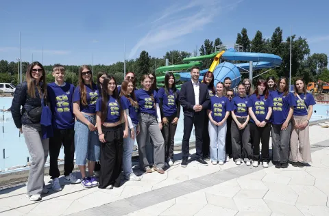 Osijek, 18. 05. 2026., Kopika, obilazak, gradili&scaron;te, Građevinsko-geodetska &scaron;kola, Ivan Radić sa učenicima SNIMIO BRUNO JOBST