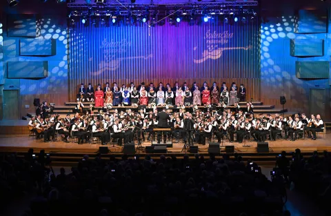 Zagreb, 070425.Koncertna dvorana Vatroslav Lisinski.Koncert Sokacka rapsodija koji izvodi Hrvatski tamburaski orkestar.Foto: Vanesa Pandzic/CROPIX