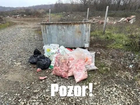 Tuđe smeće pod okriljem noći puni kontejnere u selima Đakov&scaron;tine. Na groblju na Ovčari kod Đakova među smećem na&scaron;li i pelene