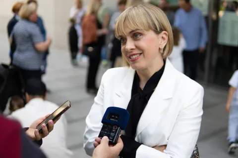 Osijek, 19. 5. 2026., Predstavljanje slikovnice i istoimena predstava Koža i sunce - prijatelji koji se čuvajuMartina Mihalj; slikovnica; predstava; koža i sunce; dermatologija; kožne bolesti; prevencija; djeca; roditelji; posjetitelji; sudionici; KC