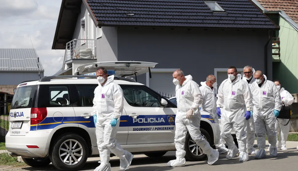 Tenja, 03. 09. 2025., Ulica Matije Vlačića 80, ubojstvo, policija, očevid, forenzičari; forenzicar; ilustracijaSNIMIO BRUNO JOBST