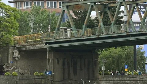 Stara Gradi&scaron;ka, 19.05.2026.- Uru&scaron;io se dio mosta preko Save u Staroj Gradi&scaron;ki. Promet preko graničnog prijelaza je obustavljen za sve kategorije vozila. foto HINA/ ml