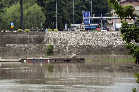 Stara Gradi&scaron;ka, 19.05.2026.- Uru&scaron;io se dio mosta preko Save u Staroj Gradi&scaron;ki. Promet preko graničnog prijelaza je obustavljen za sve kategorije vozila. foto HINA/ ml
