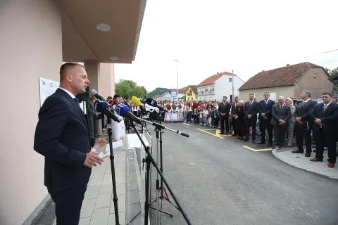 . Ovo govorim kako bismo osvijestili koliko su ovakvi projekti važni. Voćin je među najbržima i najučinkovitijima u provedbi i na tome vam čestitam &ndash; 