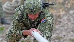Zavr&scaron;eno natjecanje za najbolji tim Gardijske oklopno-mehanizirane brigadeNa vojnom poligonu Ga&scaron;inci kod Đakova zavr&scaron;eno je vojničko natjecanje Najbolji borbeni tim Gardijske oklopno-mehanizirane brigade (GOMBR). Nakon &scaron;to su najbrže pre&scaron;li stazu dugu oko 25 kilometara i ukupno najučinkovitije svladali dvanaest radnih točaka te jučera&scaron;nje kvalifikacijsko gađanje, pobjedu je odnio tim Vojnoobavje&scaron;tajne satnije | Foto: MORH/ T. Brandt