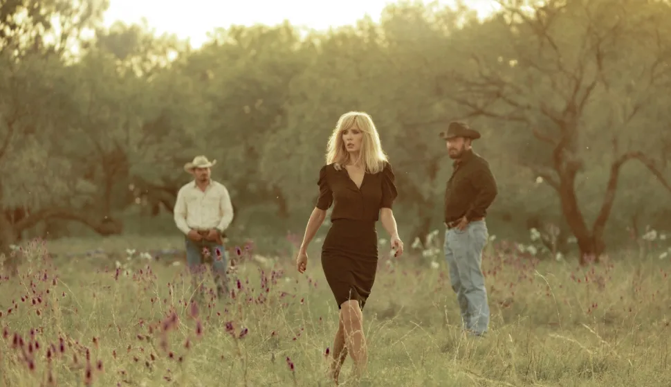 serija "Ranč Dutton"L-R: J.R. Villarreal as Azul, Kelly Reilly as Beth Dutton, and Cole Hauser as Rip Wheeler in Dutton Ranch, episode 4, season 1, streaming on Paramount+, 2026. Photo Credit: Emerson Miller/Paramount+.
