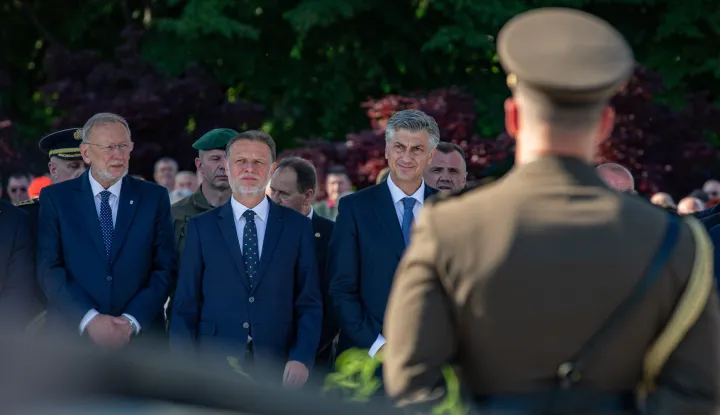 Zagreb, 23.05.2026. Svečano obilježavanje 35. obljetnice povijesnog postrojavanja pripadnika Zbora narodne garde i ustrojavanja postrojbi Hrvatske vojske i policije, kojem će nazočiti i premijer Andrej Plenković.Na fotografiji Davor Božinović, Gordan Jandroković, Andrej Plenković.foto HINA/ Luka &Scaron;ANGULIN/ l&scaron;