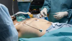 Hrvatska već desetljeće prednjači u Europi po broju darivatelja organa po broju stanovnika, a samo tijekom 2025. godine transplantirano je 285 organa od preminulih darivatelja. Početkom 2026. godine na aktivnoj listi čekanja za transplantaciju nalazilo se 613 pacijenata, kojima je presađivanje organa ili tkiva često jedina mogućnost za nastavak života. Upravo zato Nacionalni dan darivanja i presađivanja organa i tkiva, koji se obilježava 26. svibnja, ima posebno značenje, kao podsjetnik na važnost solidarnosti, ali i na činjenicu da jedna odluka može spasiti vi&scaron;e života.