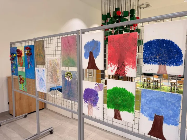 Izložba dječjih radova - ekspresivna art terapija