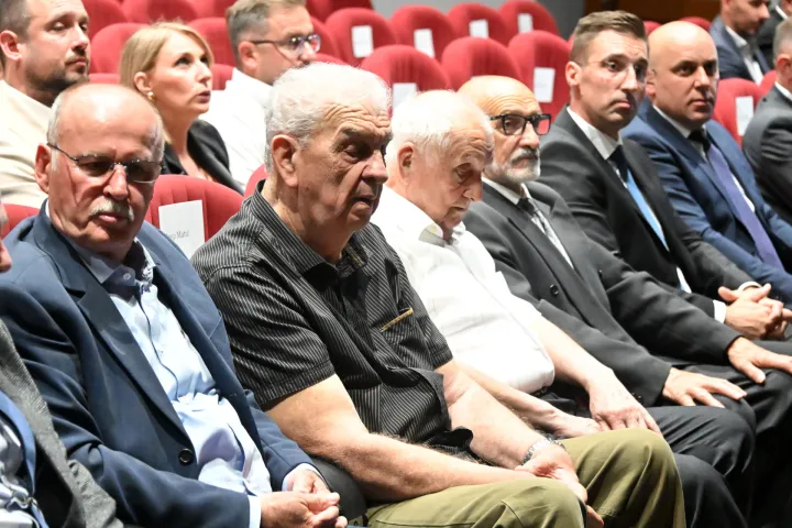 Vinkovci, 26.05.2026. - Svečanom akademijom u Gradskom kazali&scaron;tu Joza Ivakić obilježena 35. obljetnica osnutka 109. brigade ZNG Vinkovci. foto HINA/Gordan PANIĆ/ gp