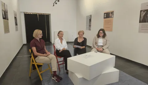 IZLOŽBA "IZA LINIJE FRONTA: NEVIDLJIVE HEROINE" IZNOSI ŽENSKU STRANU RATA