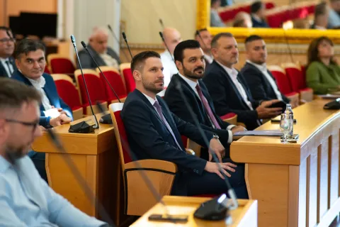Osijek, 28. 5. 2026., Gradsko vijeće, Dimnjak i dimnjačarske uslugeIvan Radić; Dragan Vulin; Gradsko vijeće; dimnjak; dimnjačarske usluge; dimnjačari