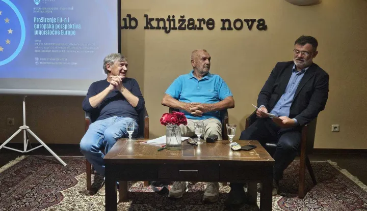 OSIJEK - Zlatko Kramarić i Josip Vrbo&scaron;ić na tribini "Pro&scaron;irenje EU-a i europska perspektiva jugoistočne Europe" održanoj u organizaciji osječkog ogranka Paneuropske unije u Klubu knjižare Nova. svibanj 2026.