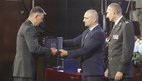 Zagreb, 28.05.2026 - Svečana akademija u povodu obilježavanja Dana Hrvatske vojske, Dana Hrvatske kopnene vojske i 35. obljetnice ustrojavanja Hrvatske vojske. Na fotografiji Ivan Anu&scaron;ić, Tihomir Kundid dodjeli su priznanja.foto HINA/ Admir BULJUBA&Scaron;IĆ/ abu