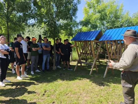 Vinkovački srednjo&scaron;kolci posjetili lovce u Cernifoto: VSŽ
