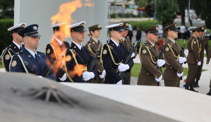 30.05.2025., Zagreb - Povodom obiljezavanja Dana drzavnosti Predsjednik Vlade Andrej Plenkovic, predsjednik Hrvatskoga sabora Gordan Jandrokovic predvodili su izaslanstvo Hrvatskoga sabora te polozili vijence kod Spomenika domovini. Photo: Marko Prpic/PIXSELL