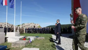 Zagreb, 30.5.2026.- Sve?anost kod Oltara domovine kojoj su nazo?ili i premijer Andrej Plenkovi? s ?lanovima Vlade. Na Dan dr?avnosti Republike Hrvatske pali se vje?ni plamen na Oltaru domovine na Medvedgradu, kao trajni znak zahvalnosti svima koji su sudjelovali u stvaranju i obrani hrvatske dr?ave. Na slici Andrej Plenkovi? i Gordan Jandrokovi?. foto HINA/ Lana SLIVAR DOMINI?/ ua