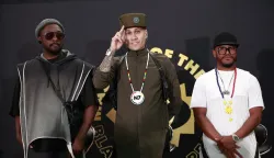 epa06953677 The members of the US music band The Black Eyed Peas, Will.i.am (L), Taboo (C) and Apl.de.ap (R) deliver a press conference at the Pepsi Center, in Mexico City, Mexico, 16 August 2018. The band is in Mexico City to perform a concert. EPA/JosA&Scaron; MA&Scaron;ndez