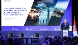 Zagreb, 20.05.2026 - Ministarstvo gospodarstva organiziralo je konferenciju "Sigurna energija - snažna industrija - konkurentno gospodarstvo: Gospodarski plan za Hrvatsku". U okviru konferencije predstavljen je dokument Nacionalni plan za razvoj industrije Republike Hrvatske 2027. - 2034. Programa obuhvaća i dodjelu ugovora i odluka o financiranju u okviru programa "Naukovanje za obrtnička zanimanja" i IRI S3 - "Povećanje razvoja novih proizvoda i usluga koji proizlaze iz aktivnosti istraživanja i razvoja". Na slici minisatar gospodarstva Ante &Scaron;u&scaron;nar govori tijekom konferencije.foto HINA/ Damir SENČAR/ ds