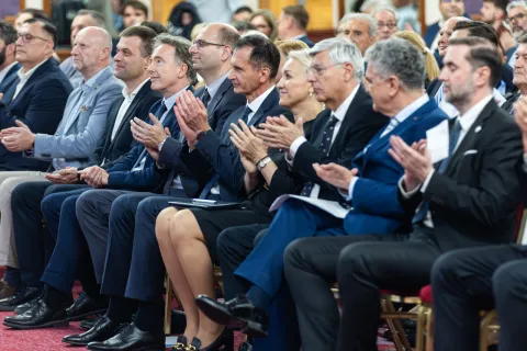 Danas je u Kristalnoj dvorani hotela Westin u Zagrebu predstavljena knjiga Medicinska genetika u kliničkoj praksi, jedno od najopsežnijih djela iz područja biomedicine objavljeno u Hrvatskoj od njezine samostalnosti. Pred vi&scaron;e od 450 uzvanika, među kojima su bili vodeći liječnici, znanstvenici, akademici, predstavnici zdravstvenih institucija i brojni autori, svečano je obilježen zavr&scaron;etak projekta koji je okupljao hrvatsku i međunarodnu stručnu zajednicu gotovo sedam godina.