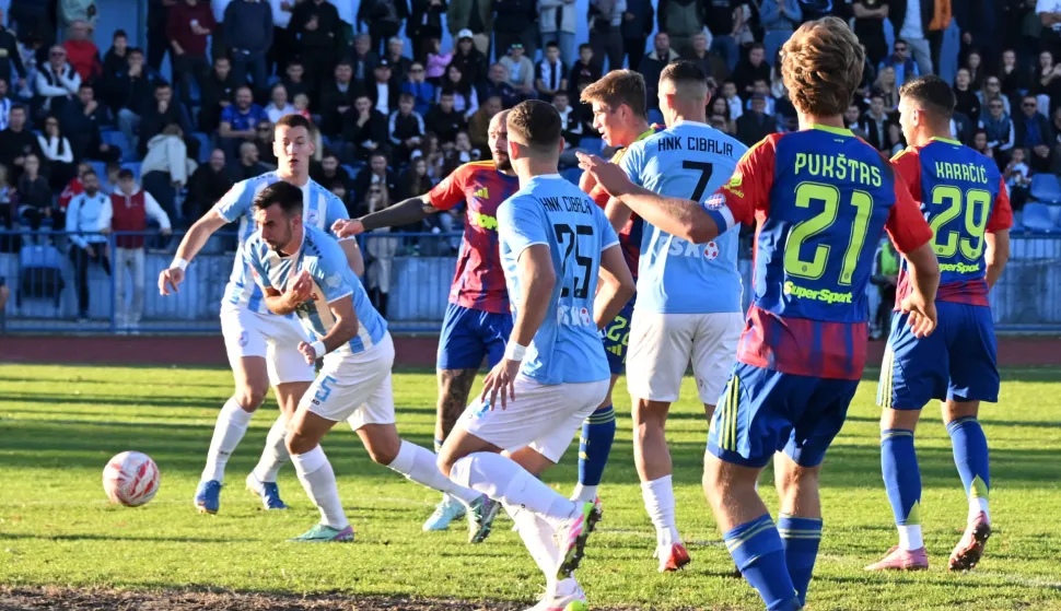 Vinkovci, 29.10.2025. - Utakmica osmine finala Hrvatskoga nogometnog kupa Cibalia - Hajduk.foto HINA/Gordan PANIĆ/ gp
