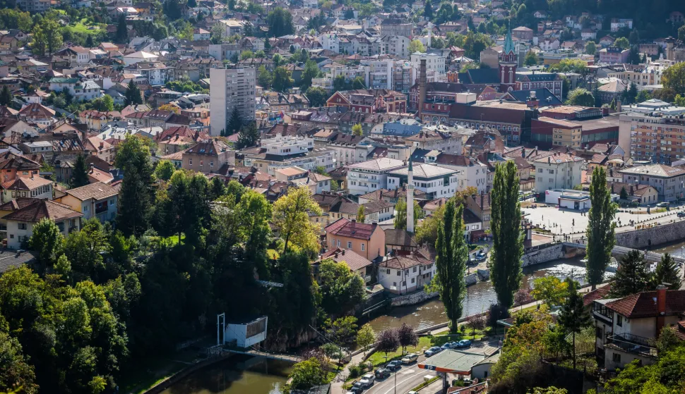 08.10.2024., Sarajevo - Jesenski ugodjaj na Zutoj Tabiji s koje se pruza pogled na Sarajevo. Photo: Zvonimir Barisin/PIXSELL