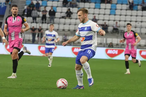 Osijek, 25. 2026, Opus Arena, nogomet, Osijek - Lokomotiva, SuperSport HNL 25/26. Nail Omerović (11)snimio GOJKO MITIĆ