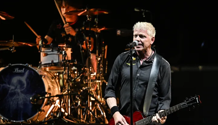 WEST PALM BEACH - JUL 12 Dexter Holland and The Offspring in concert at the iTHINK Financial Amphitheatre in West Palm Beach, Florida, July 11, 2025. (Photo by Ron Elkman/USA TODAY NETWORK/Sipa USA)                          Photo: Ron Elkman/SIPA USA