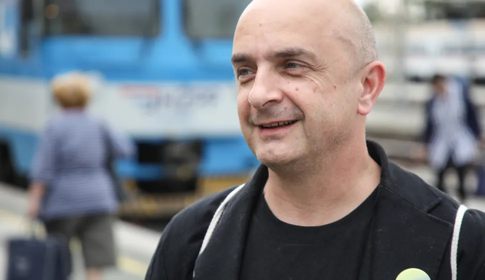 Zagreb, 13.05.2024. - Povodom početka kampanje za europarlamentarne izbore, Gordan Bosanac i Jelena Milo&scaron;, vodeći kandidati za Europski parlament stranke Možemo! i Sandra Benčić, koordinatorica stranke, održali su konferenciju za medije na zagrebačkom Glavnom kolodvoru.Na fotogradfiji Gordan Bosanac.foto HINA/ Admir BULJUBA&Scaron;IĆ/ abu