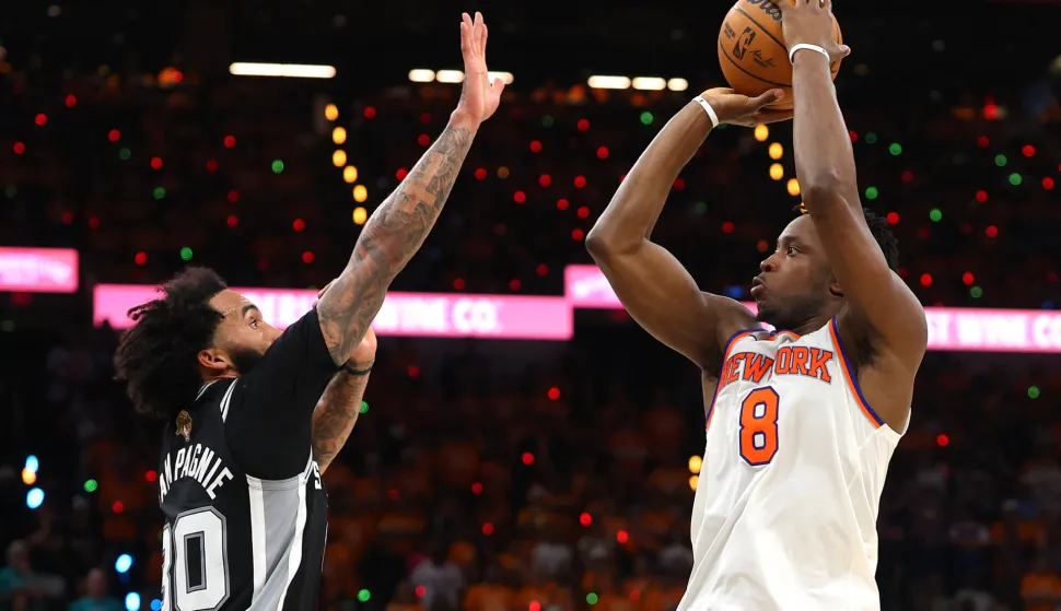 SAN ANTONIO, TEXAS - JUNE 03: OG Anunoby #8 of the New York Knicks shoots the ball against Julian Champagnie #30 of the San Antonio Spurs during the fourth quarter in Game One of the 2026 NBA Finals at Frost Bank Center on June 03, 2026 in San Antonio, Texas. NOTE TO USER: User expressly acknowledges and agrees that, by downloading and or using this photograph, User is consenting to the terms and conditions of the Getty Images License Agreement. Gregory Shamus/Getty Images/AFP (Photo by Gregory Shamus/GETTY IMAGES NORTH AMERICA/Getty Images via AFP)