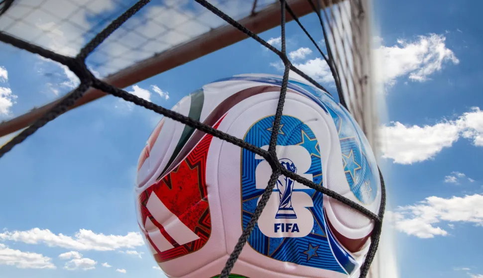 Svjetsko nogometno prvenstvo u SAD, Meksiku i Kanadi igrat će se loptom Trionda, koja je 15. uzastopna lopta koju je kreirao adidas za FIFA World Cup.