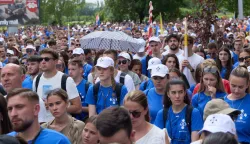 Zagreb, 06.06.2026. - Osmi Antunovski hod mladih krenuo je od samostana Bezgre&scaron;nog začeća Blažene Djevice Marije (BDM) u Dubravi do bazilike sv. Antuna Padovanskog na Svetom Duhu.foto HINA/ Edvard &Scaron;U&Scaron;AK